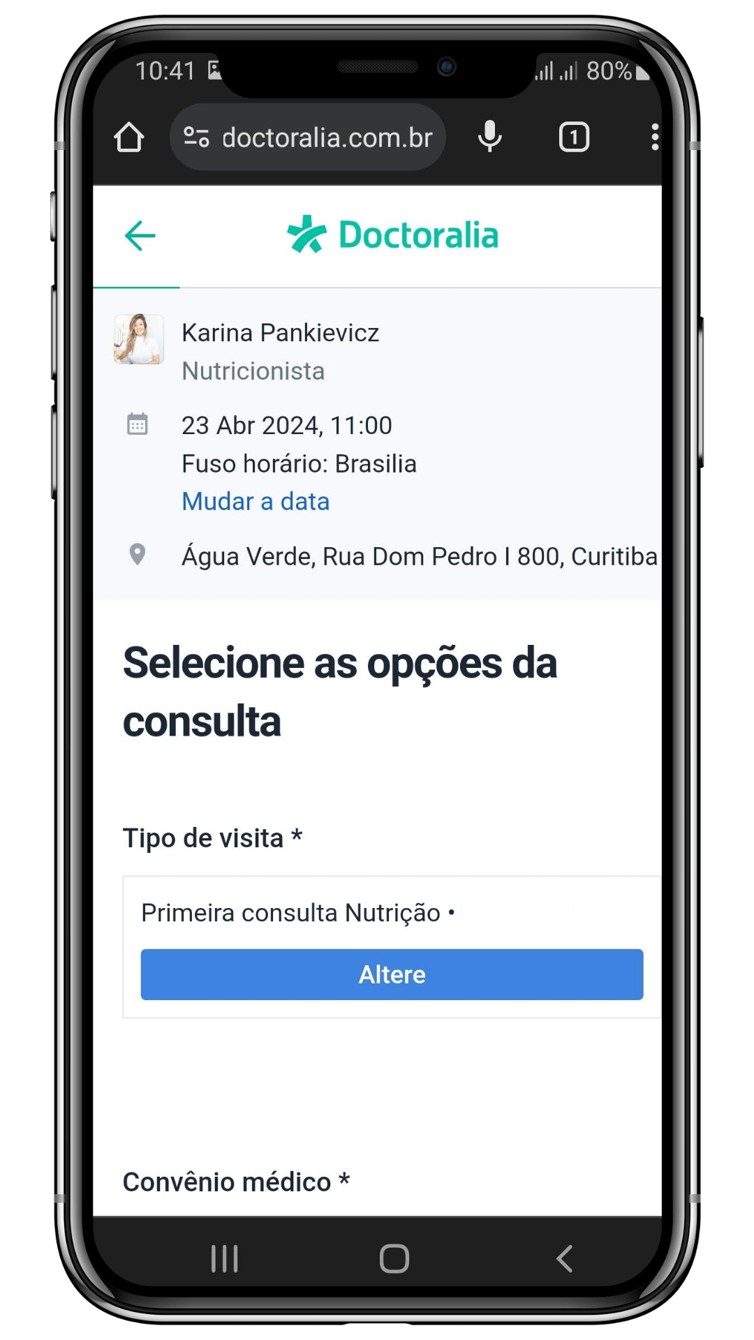 Captura de tela no smartphone que mostra o resumo da consulta agendada, incluindo o tipo de visita, data e hora, e opções para alterar os detalhes da consulta.